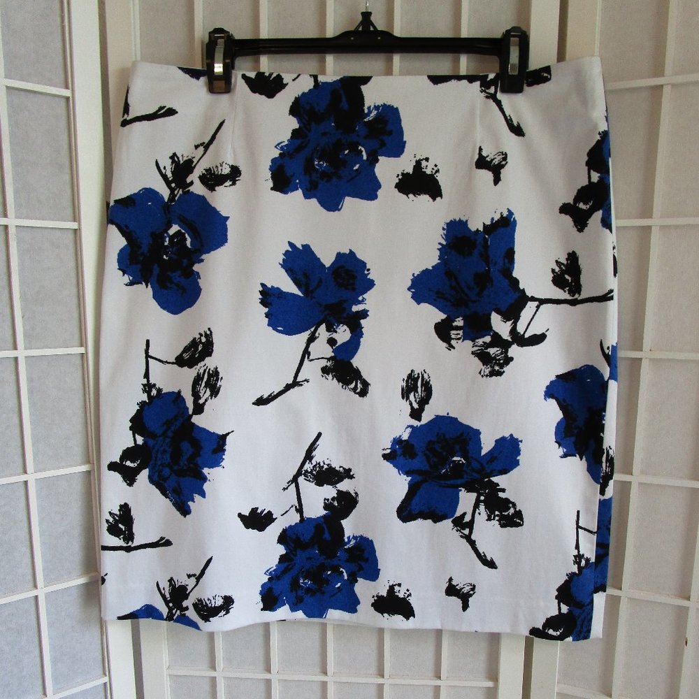 Flirty Floral Fitted Skirt
